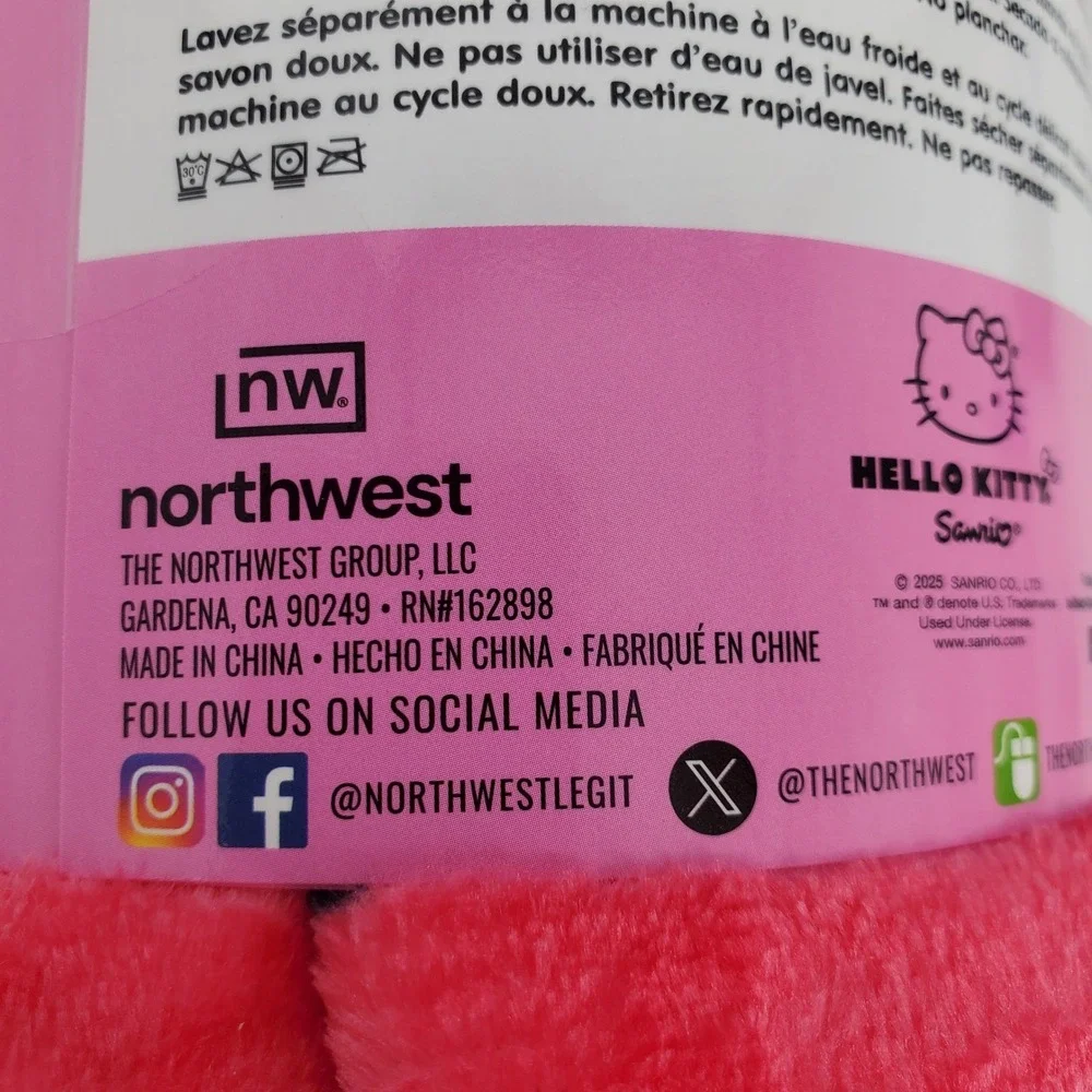 Sanrio Hello Kitty Sweet Bug‎ Silky Soft Throw Blanket Pink 46in x 60in Cozy New